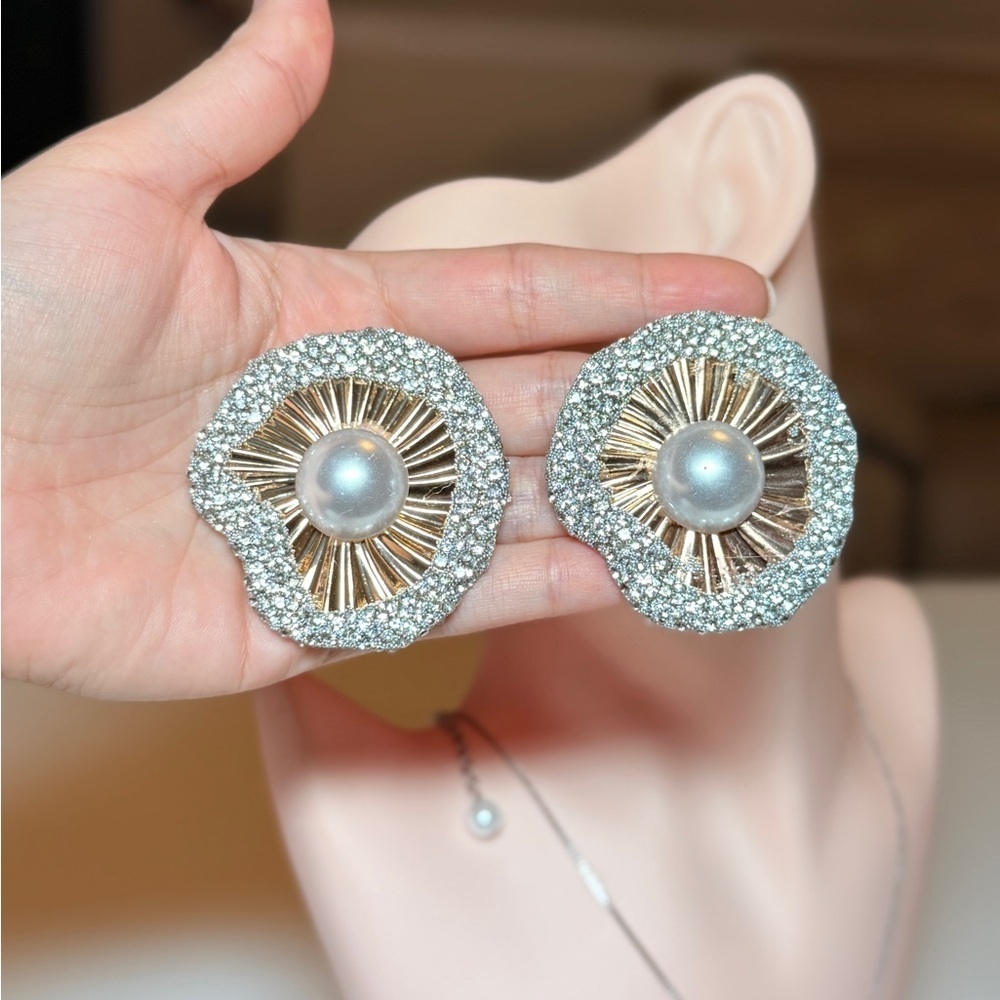⚜️Trendy Silver and Gold Statement Earrings - Picture 8 of 9